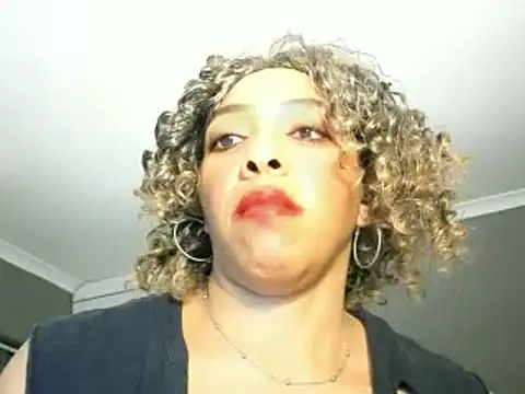 Lillyan N online show from November 13, 7:35 pm