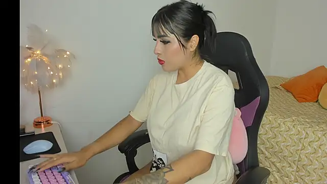 evelynrojas online show from March 6, 2:39 am