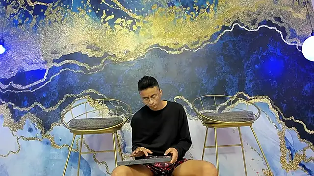 Juicy Creww online show from November 1, 9:57 am