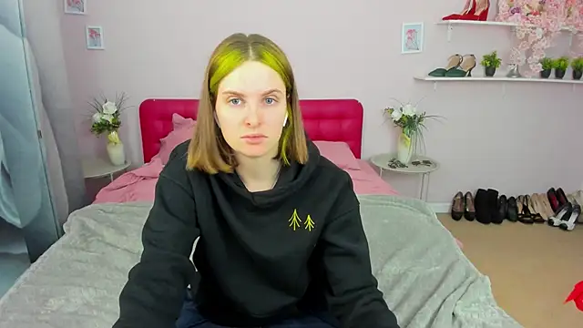 SabrinaRayX online show from April 28, 7:34 am