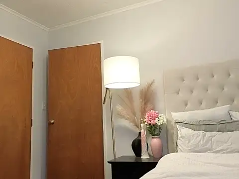 ZoeyJohnson online show from April 21, 1:20 am