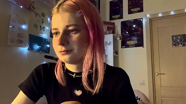 Snapshot of PinkVampire chatting on October 5, 6:13 pm PinkVampire online show from October 5, 6:13 pm