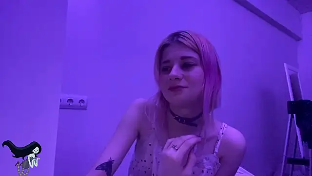 Snapshot of PinkVampire chatting on October 26, 9:43 pm PinkVampire online show from October 26, 9:43 pm