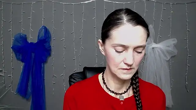 TayaFinch online show from December 5, 7:19 am