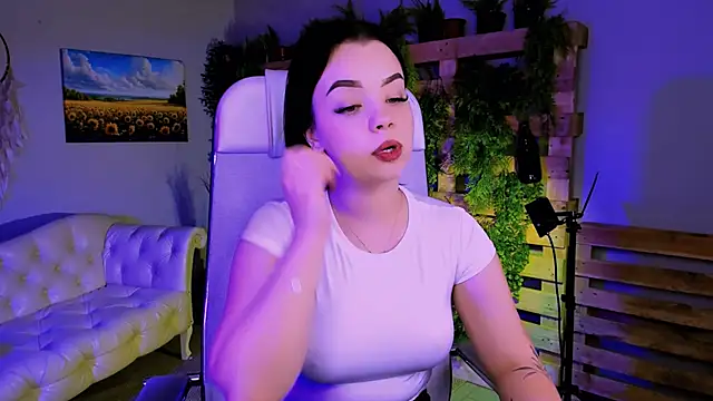 leslierowe  online show from October 25, 5:20 pm