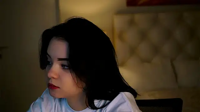 leslierowe  online show from November 19, 3:12 pm