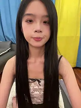 Snapshot of qiqi_x chatting on October 14, 2:30 pm qiqi x online show from October 14, 2:30 pm