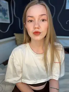 MilaMoone online show from June 16, 11:11 am