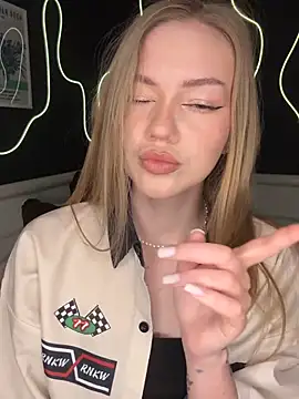 MilaMoone online show from December 14, 11:49 am