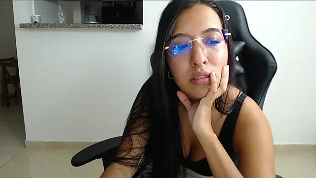 Valerygomez02 online show from May 6, 8:24 pm