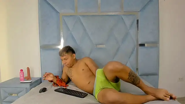 Mikeandmoonasm online show from November 14, 2:06 pm