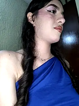 Snapshot of Emily-hottson chatting on October 18, 7:11 am Emily-hottson online show from October 18, 7:11 am
