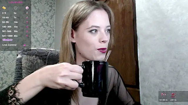 Kate  Loves online show from November 27, 8:45 pm