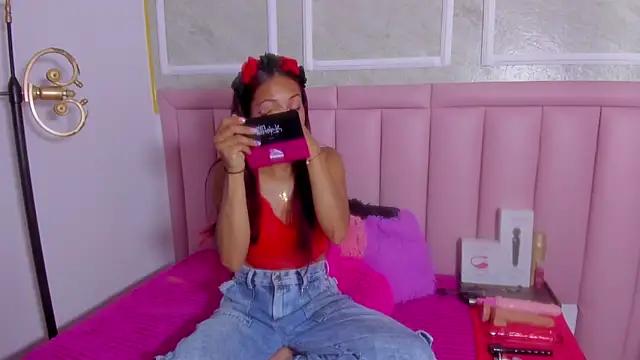 HoollyHendrix online show from March 6, 9:54 pm