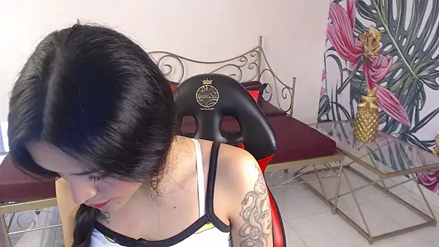 Snapshot of maddie__cute chatting on October 17, 1:25 pm maddie cute online show from October 17, 1:25 pm