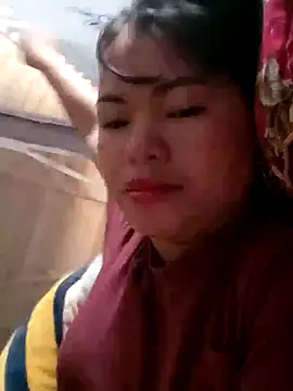 emly-xinh18 online show from November 12, 1:47 am