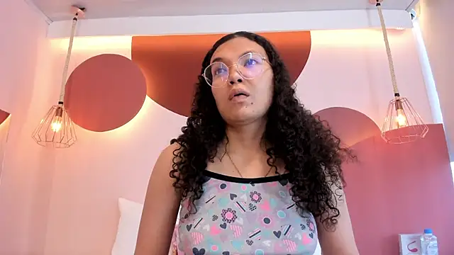 Snapshot of SweetStarr_ chatting on September 26, 1:42 pm SweetStarr online show from September 26, 1:42 pm