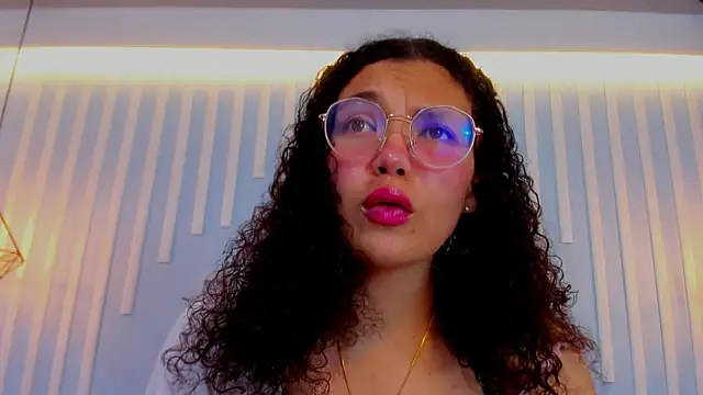 Snapshot of SweetStarr_ chatting on October 13, 1:58 pm SweetStarr online show from October 13, 1:58 pm
