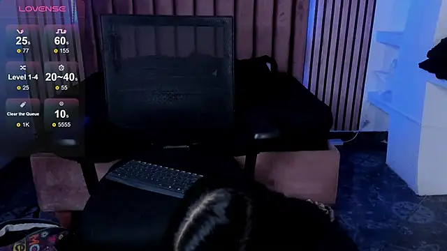 Snapshot of LunaWiill_ chatting on October 3, 12:32 pm LunaWiill online show from October 3, 12:32 pm