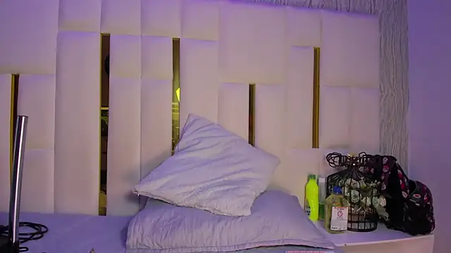 mia vy online show from March 11, 3:11 am