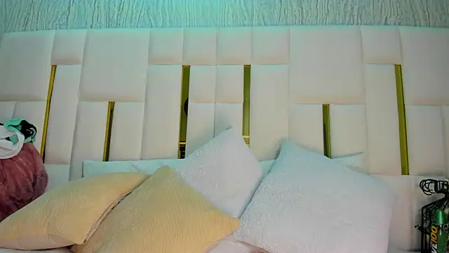 mia vy online show from March 10, 3:10 am