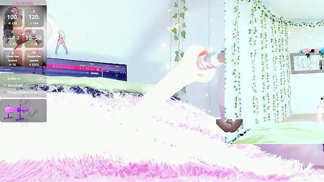 Ashley  Jones   online show from July 28, 9:07 am