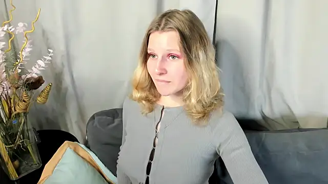  Velvet peach  online show from November 6, 12:11 pm