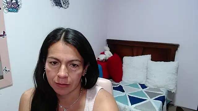 camilavargas  online show from July 30, 9:26 pm