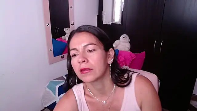 camilavargas  online show from November 6, 9:10 pm