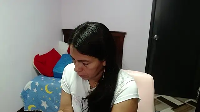 camilavargas  online show from July 10, 6:52 pm