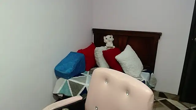 camilavargas  online show from July 14, 4:33 pm