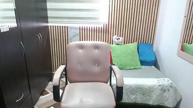 camilavargas  online show from May 4, 9:29 pm