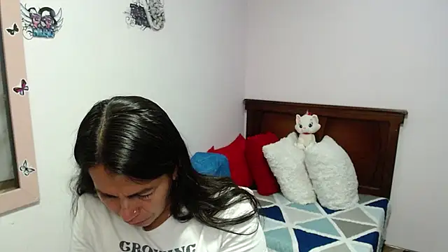camilavargas  online show from August 7, 5:09 pm