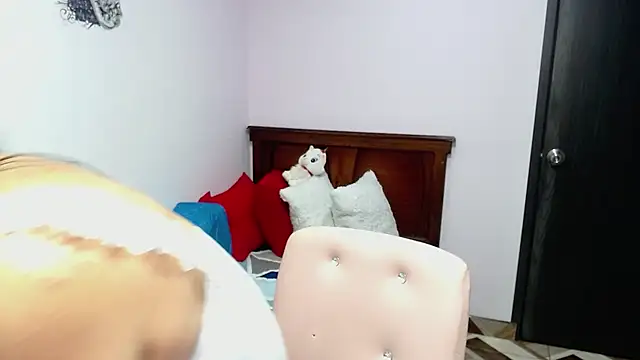 camilavargas  online show from July 25, 8:38 pm