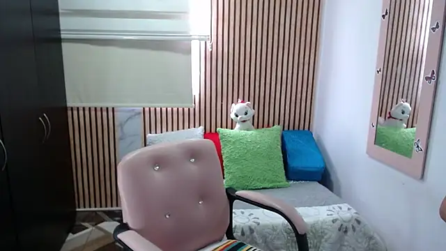 camilavargas  online show from April 29, 3:58 pm