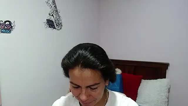 camilavargas  online show from June 30, 4:28 pm