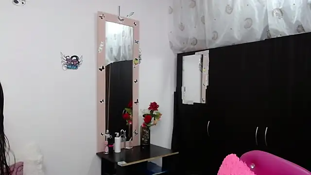 camilavargas  online show from October 13, 11:18 pm