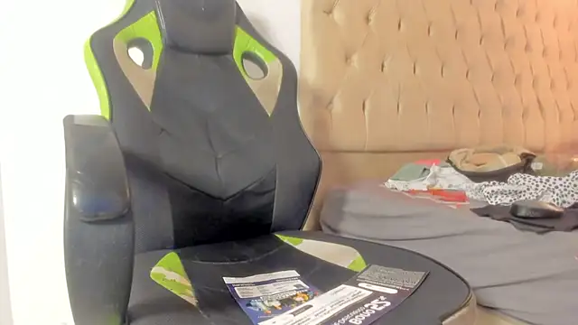 Naomis 35 online show from December 17, 8:24 pm