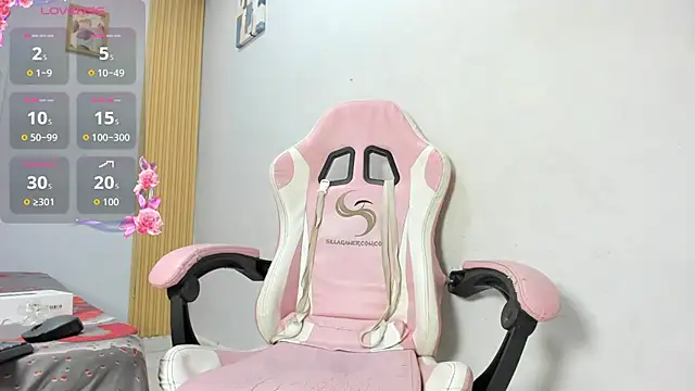 Naomis 35 online show from March 13, 9:05 pm