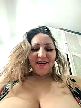Lunita86 online show from May 10, 3:14 pm