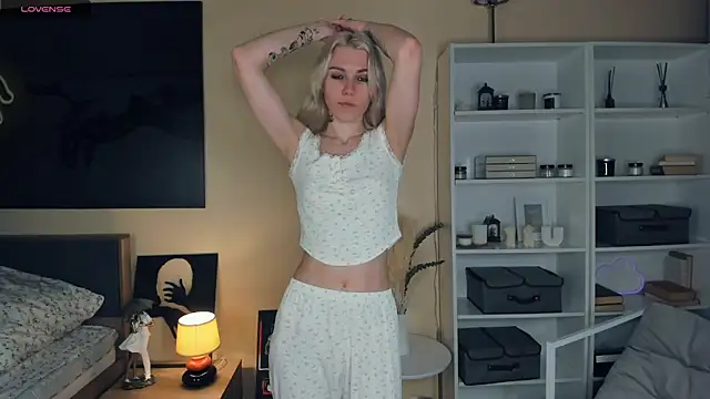 DianeHonnette online show from October 8, 6:23 pm