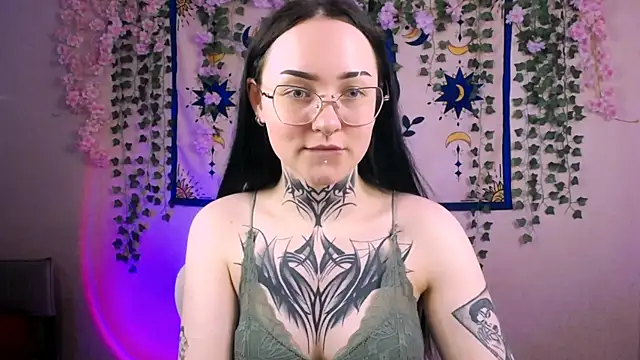 MollyKissy online show from May 6, 5:22 am