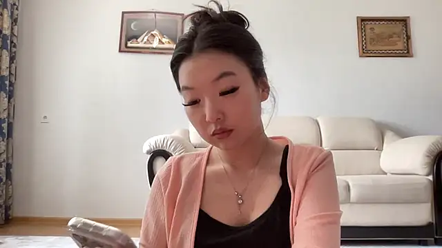 EmmaLeexth online show from May 2, 4:27 am
