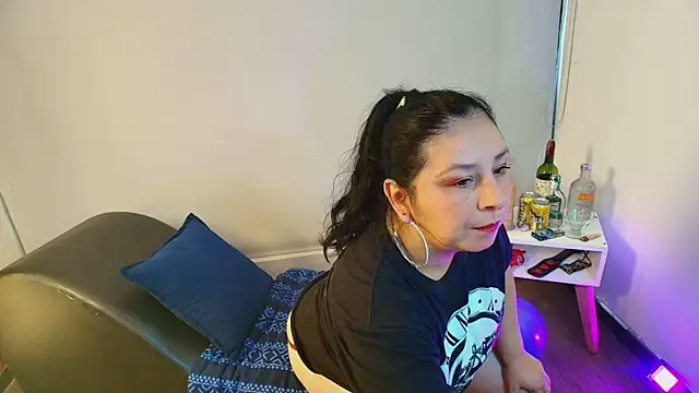 AgataThompson  online show from March 28, 9:57 pm