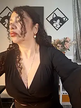 Lina 444 online show from March 7, 11:45 pm