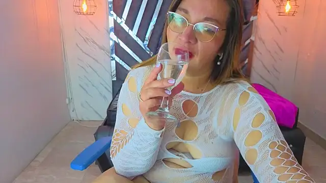 MaylinRosse  online show from June 18, 6:46 pm