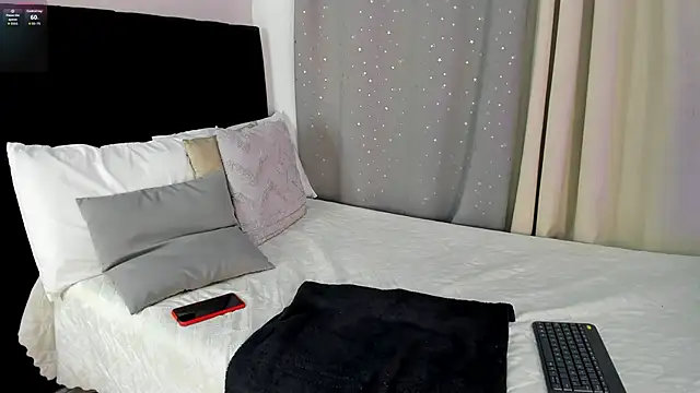 Snapshot of Lenapaul_ chatting on September 27, 2:52 am Lenapaul online show from September 27, 2:52 am