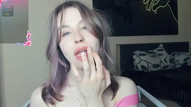 MaliaBourraine online show from June 19, 8:07 am