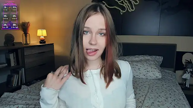Snapshot of MaliaBourraine chatting on October 9, 7:23 am MaliaBourraine online show from October 9, 7:23 am