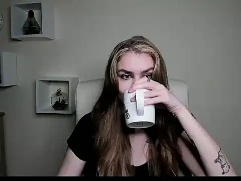 Snapshot of NinaBlond1 chatting on October 14, 6:05 am NinaBlond1 online show from October 14, 6:05 am